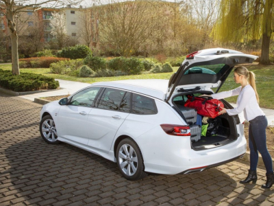 Les 8 accessoires indispensables Opel pour un road trip parfait